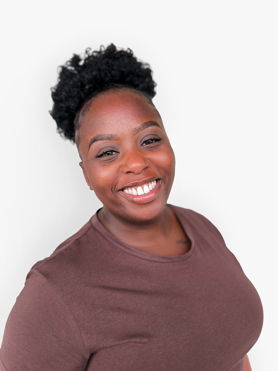 Tania Karanja, sexolog och socionom, i professionell miljö redo att ge sexologisk rådgivning